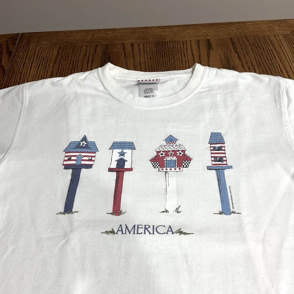 AMERICA T-shirt with 4 bird houses on posts